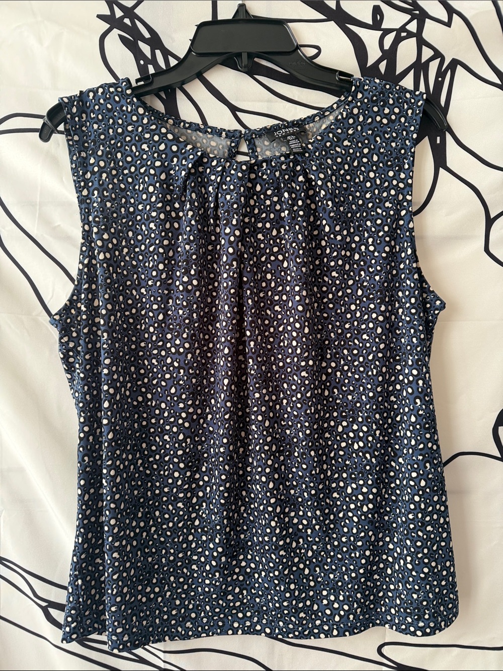 Jones New York Navy and White Sleeveless Printed Camisole